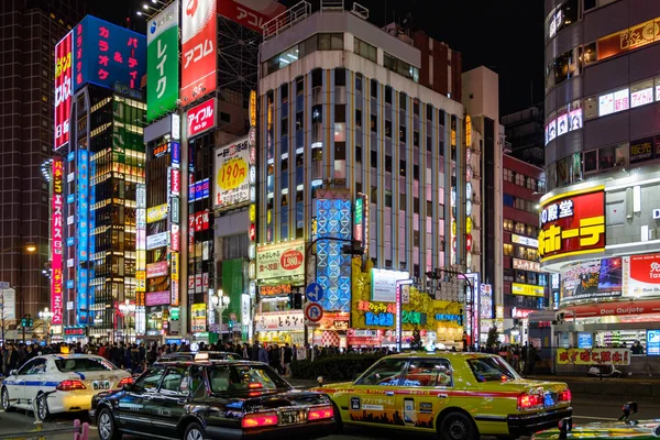 Τόκιο Ιαπωνία Φεβρουαρίου 2018 Κίνηση Και Ταξί Σταμάτησε Στο Σήμα — Φωτογραφία Αρχείου