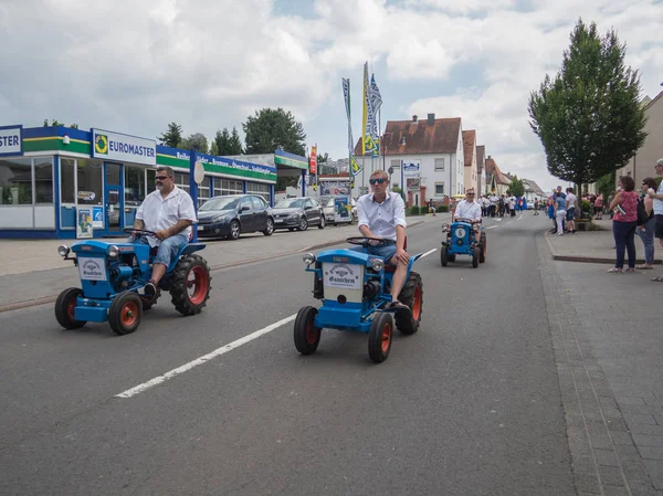 Kirchheimbolanden,Rheinland-Pfalz, Almanya-06 23 2019: Bira Festivali haftasında Alman kasabasısokaklarında tatil geçit töreni