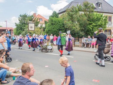 Kirchheimbolanden,Rheinland-Pfalz, Almanya-06 23 2019: Bira haftasında Alman kasabasında geçit töreni bekleniyor