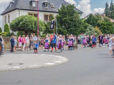 Kirchheimbolanden,Rheinland-Pfalz, Almanya-06 23 2019: Bira haftasında Alman kasabasında geçit töreni bekleniyor