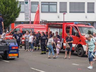 Kirchheimbolanden, Rheinland-Pfalz, Almanya-06 23 2019: bira haftası sırasında Alman kasabasında geçit töreni bekliyor