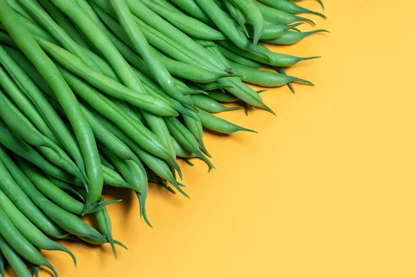 Haricots Verts Sur Fond Jaune Espace Copie — Photo