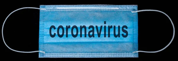 Novel Coronavirus 2019 Ncov Wuhanウイルスの概念 Coronavirusテキスト付き外科用マスク保護マスク 中国のコロナウイルスCovid 19感染症 赤の背景 — ストック写真