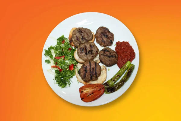 Delicious Turkish Traditional Kebab Kofte Grilled Tomato White Plate Meatballs — Stock Photo, Image