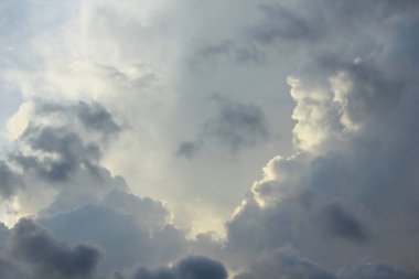 Gökyüzünde yağmur bulutları