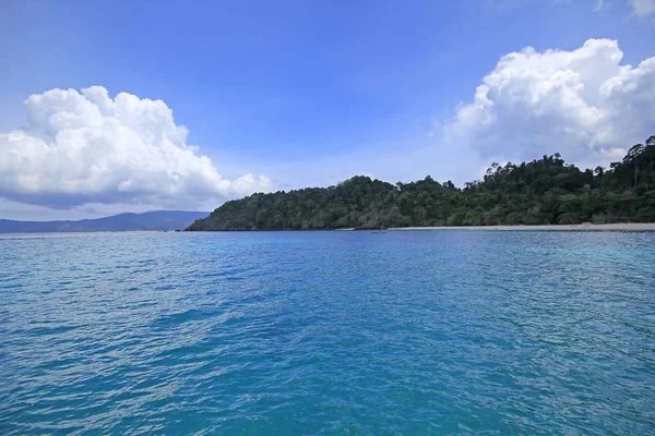 Sea Beach Mountain Sky Bright Day — Stock Photo, Image