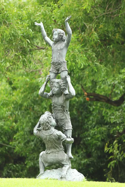 Estatua Niño Parque — Foto de Stock