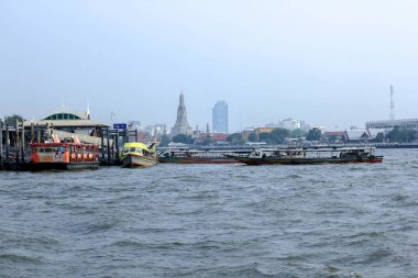 Chaophraya Nehri Feribot Geri Wat Arun için