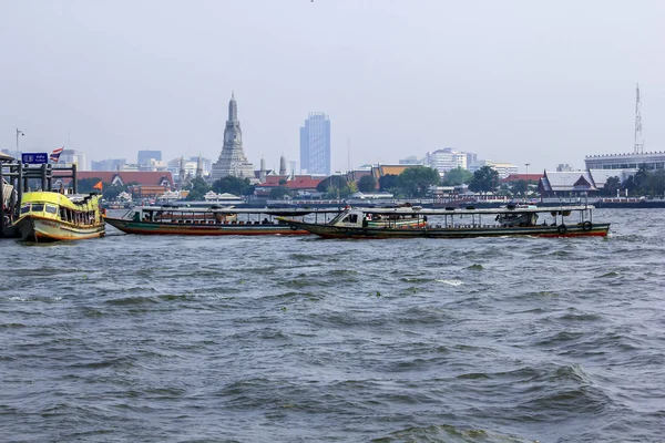 Chaophraya Nehri Feribot Geri Wat Arun için