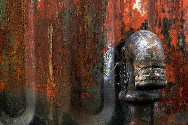 Eski paslı demir ve soyulması boya