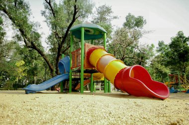 Parktaki oyun parkı.