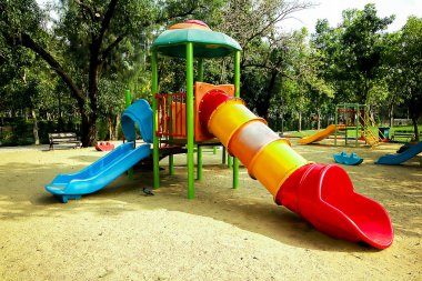 Parktaki oyun parkı.
