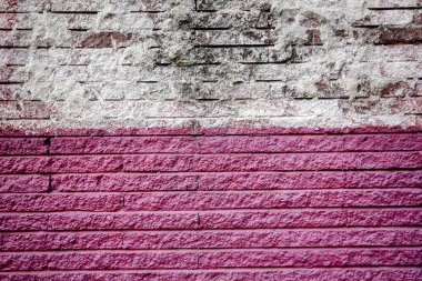 Pembe ve beyaz tuğla duvarlar