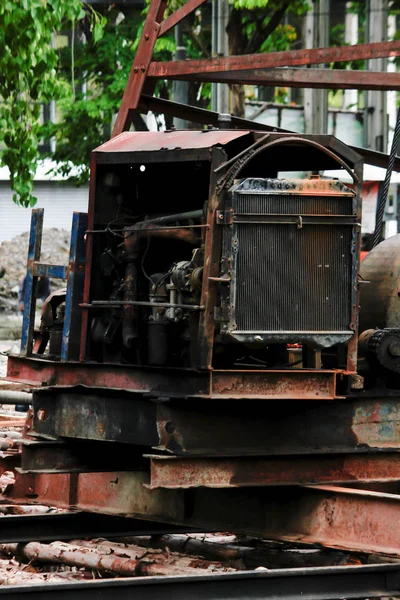 Yığın vinç eski motorunun