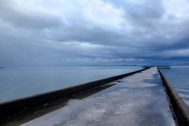 Yağmur sonrası manzara fotoğrafçılığı denizi.