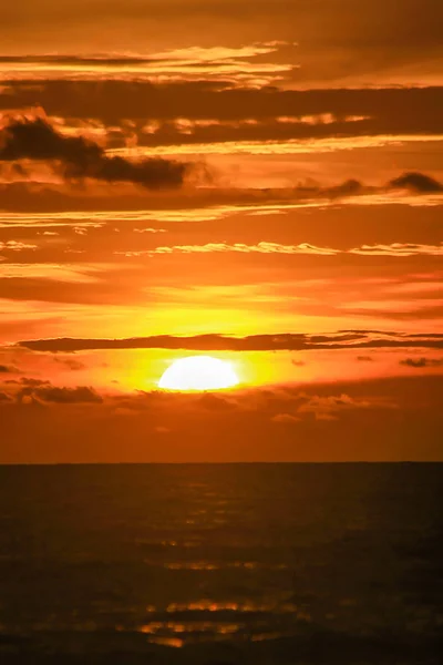 Die Sonne Steht Kurz Davor Ins Meer Fallen — Stockfoto