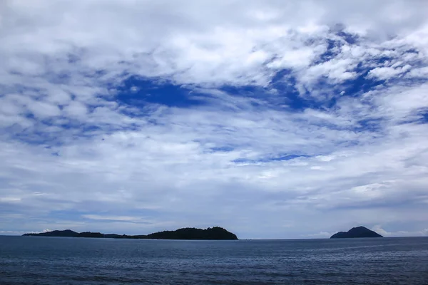 Mountains Sea Bright Sky — Stock Photo, Image