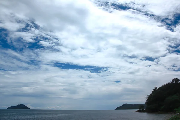 Mountains Sea Bright Sky — Stock Photo, Image