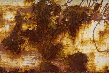 Sac paslanmaya ve renk değişikliği ile.