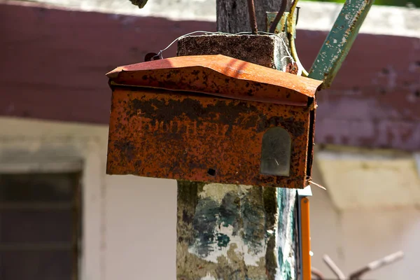 Eski Posta Kutusu Rengi Soyulmak Başladı — Stok fotoğraf