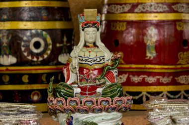  Guanyin oyulmuş gelen beyaz mermer.