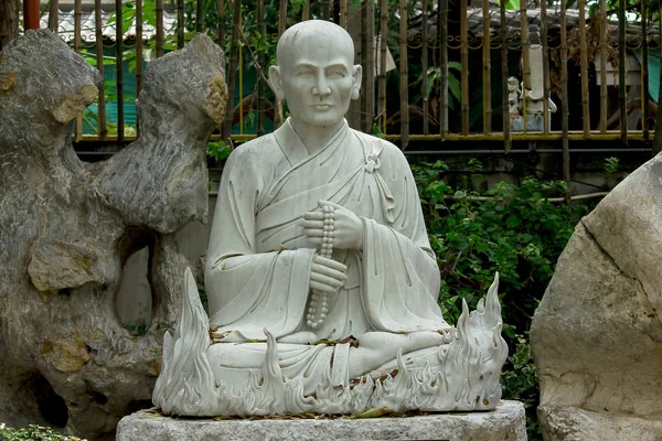 Estatua Sacerdote Chino Tallada Mármol Blanco — Foto de Stock