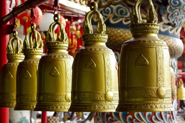 Große Glocke Gold Hängend — Stockfoto