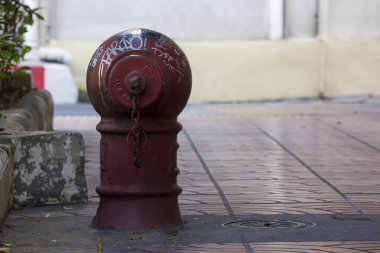 Yangın söndürücü üzerinde patika