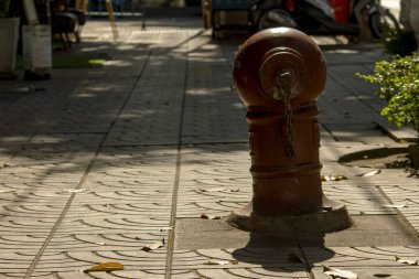 Yangın söndürücü üzerinde patika