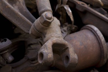 Üniversal parçaları pas