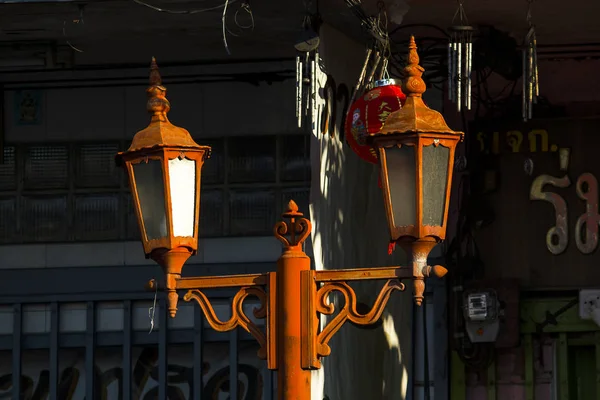 Lâmpada Vermelha Velha Rua — Fotografia de Stock