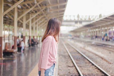 Kadınlar demiryolu platformu arıyoruz.