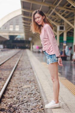 Kadınlar demiryolu platformu arıyoruz.