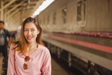 Kadının... tren ile