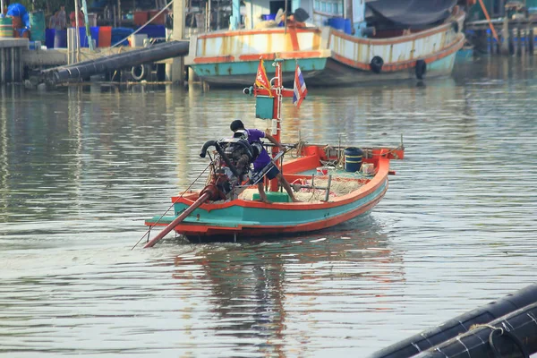 Pequeños Barcos Pesca Están Navegando —  Fotos de Stock