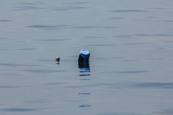 Boa Plastica Galleggiante Sopra Acqua — Foto Stock