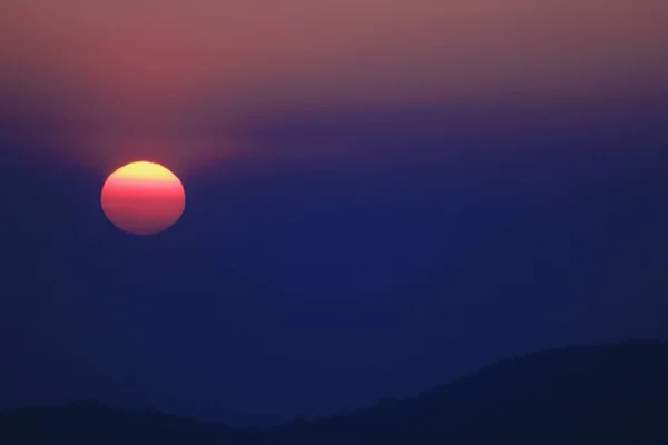 Luz Laranja Pôr Sol Sobre Cume — Fotografia de Stock