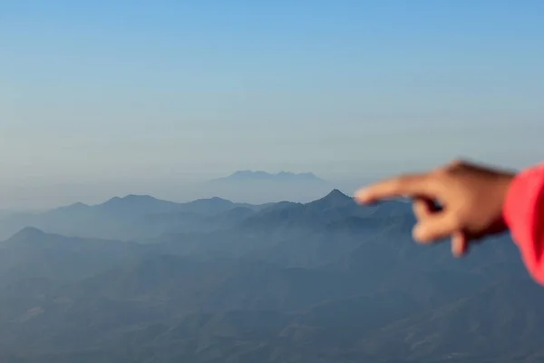 Dağa işaret parmak.