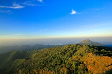 Sabah güneşin turuncu ışık.