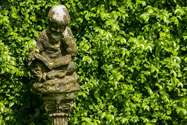 Estatua Los Cupidos Jardín — Foto de Stock