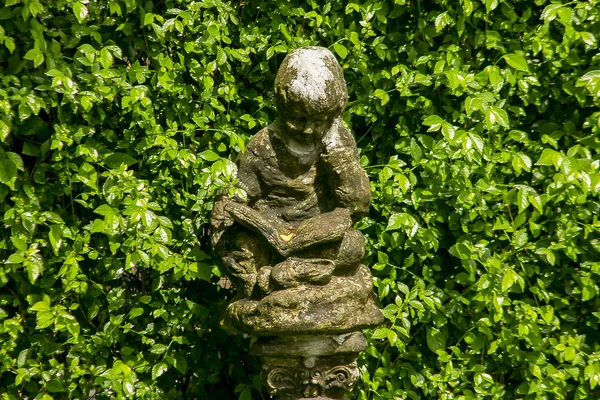 Статуя Купідона Саду — стокове фото