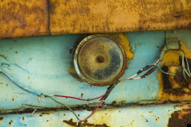 Rustyfrom kullanımı uzun bir süre eski Kiralık horn