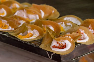 Eski zamanlardan beri var olan bir Tay tatlı Tayland gevrek gözleme olduğunu.