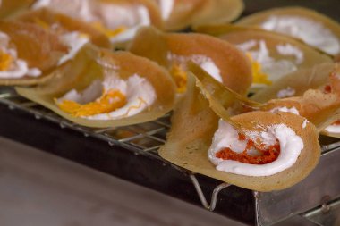 Eski zamanlardan beri var olan bir Tay tatlı Tayland gevrek gözleme olduğunu.