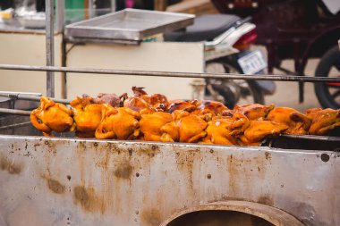 Sobaya ızgara tavuk Tay tarzı gıda