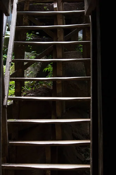 Uzun Zamandır Kullanılan Eski Ahşap Merdivenler — Stok fotoğraf