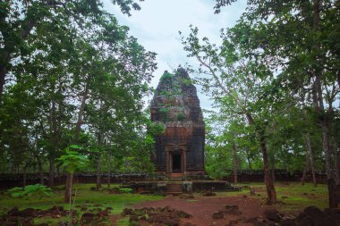 Koh Ker, eski bir kale, geçmişte eski bir Khmer krallığı.