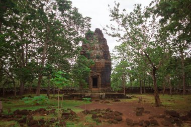 Koh Ker, eski bir kale, geçmişte eski bir Khmer krallığı.