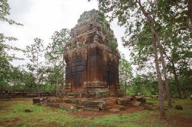 Koh Ker, eski bir kale, geçmişte eski bir Khmer krallığı.