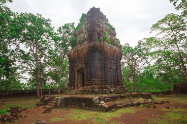 Koh Ker, eski bir kale, geçmişte eski bir Khmer krallığı.